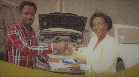  &nbsp; &nbsp; &nbsp; &nbsp;&nbsp; Sr. Almaz receiving the car key from representative of the Agency   